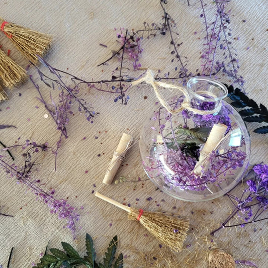 Boule de noël "Mamé Lulu & les chemins de quartz rose"