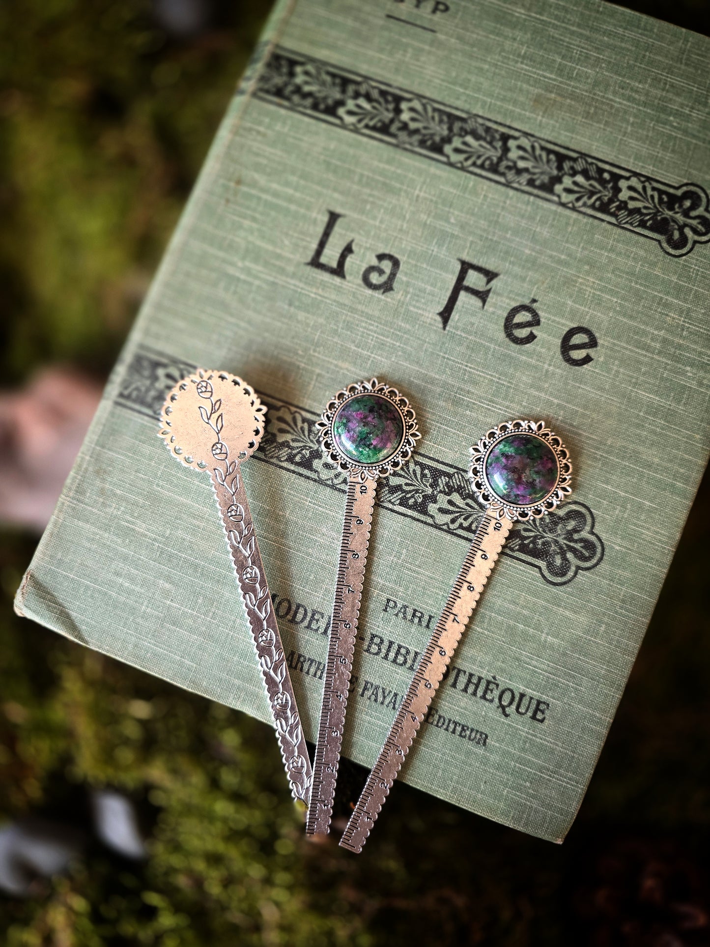 Marque page Zoïsite argenté vintage