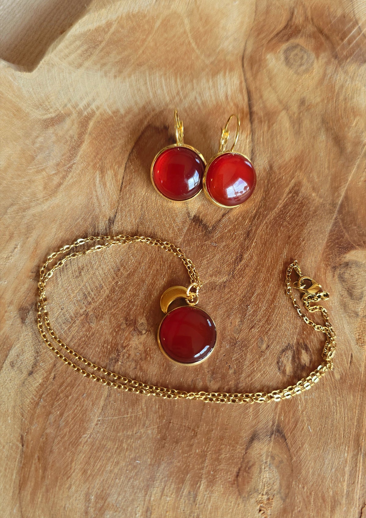 Boucles dormeuse Agate rouge plaqué or