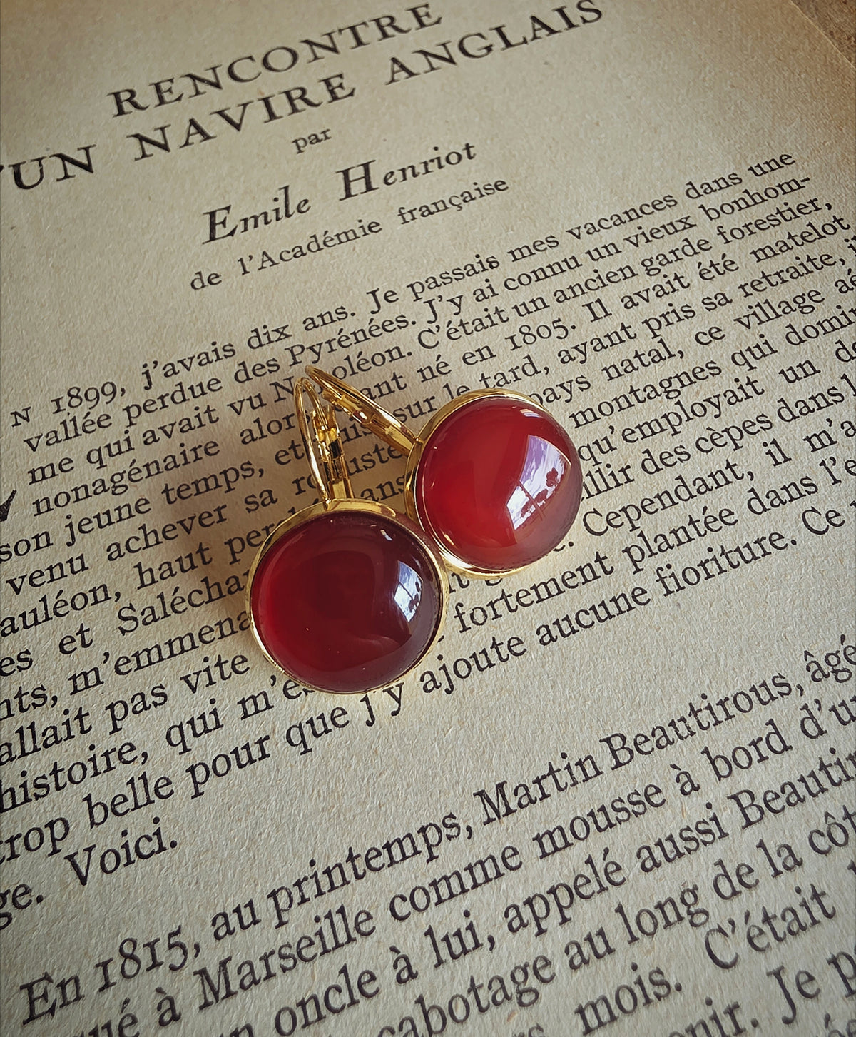 Boucles dormeuse Agate rouge plaqué or