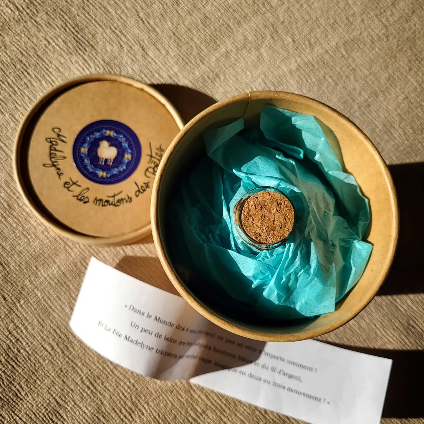 Boule de noël "Madelyne & les Moutons des poètes"