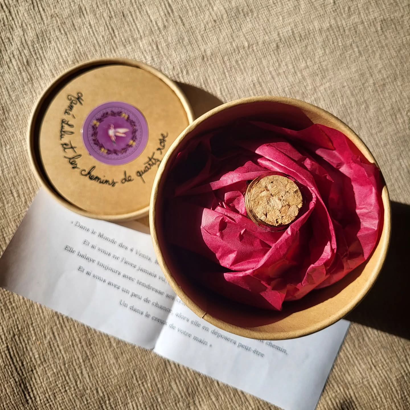 Boule de noël "Mamé Lulu & les chemins de quartz rose"