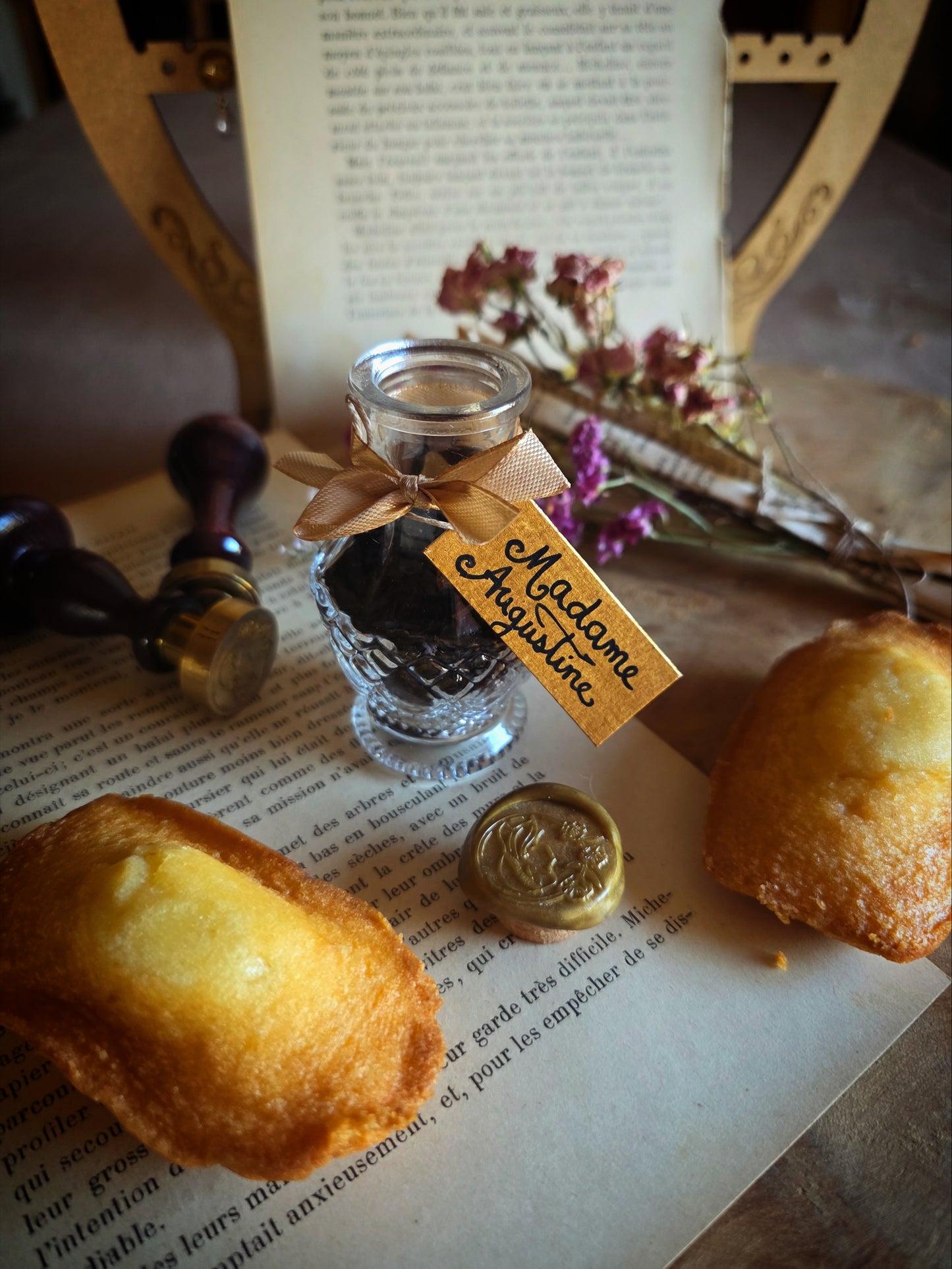 Box Grillon Deluxe (Adulte) Madame Augustine (PRÉ-COMMANDE)