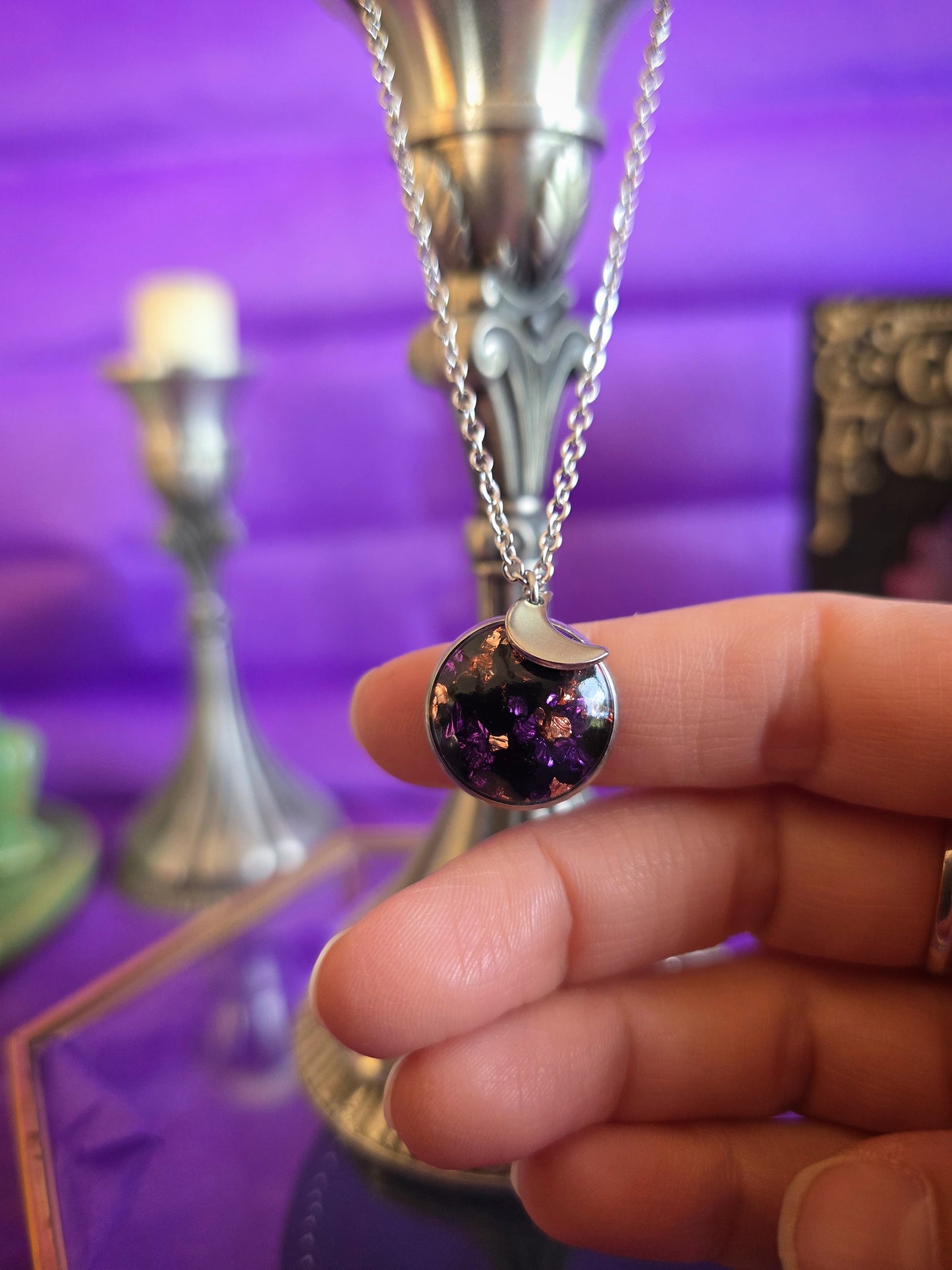 Collier lune Grillus Pocus