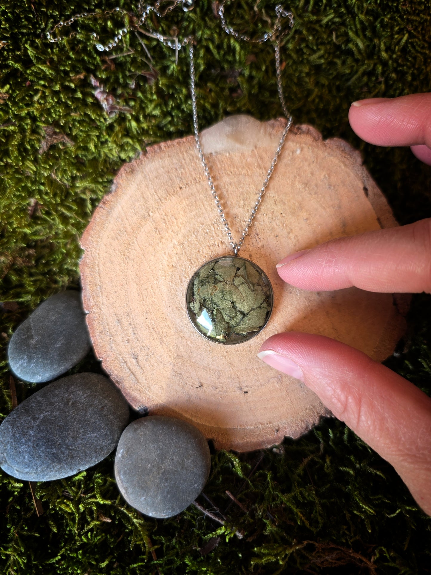 Médaillon sautoir eucalyptus