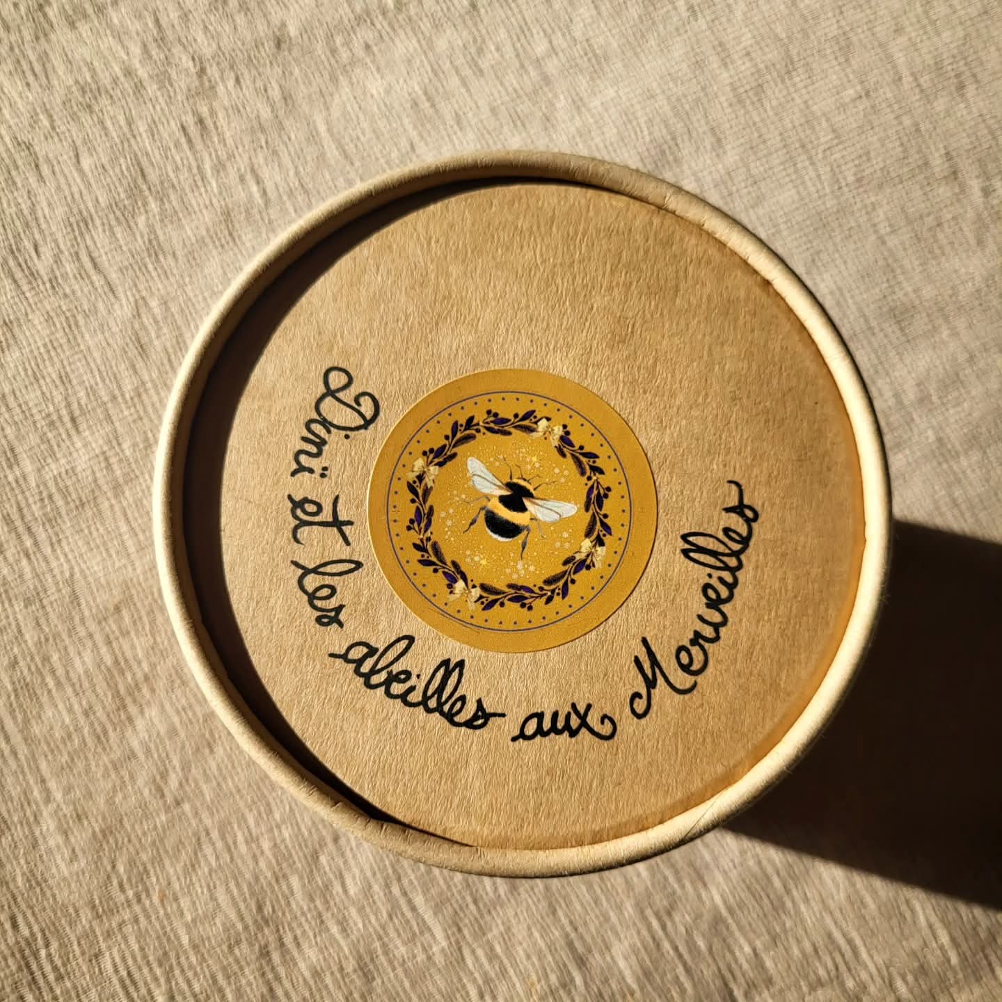 Boule de noël "Dinï et les Abeilles aux merveilles"