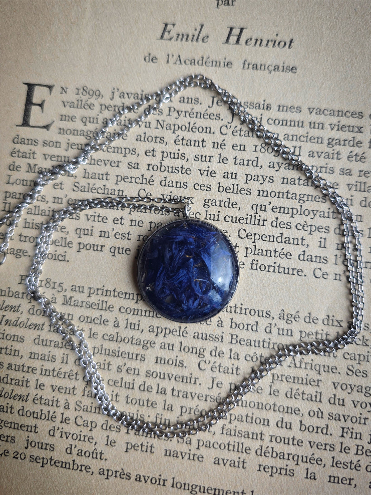 Médaillon sautoir Bleuet en acier inoxydable hypoallergenique